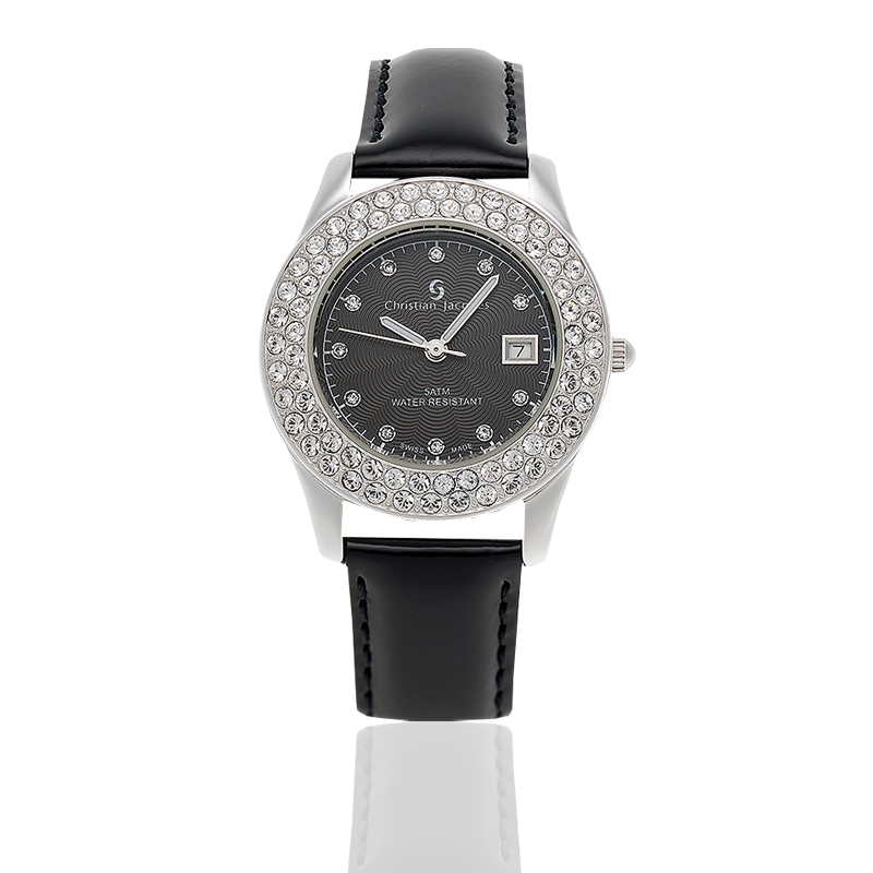 montre femme luxe avec fonction chronographe, jour et date et lunette sertie cristaux