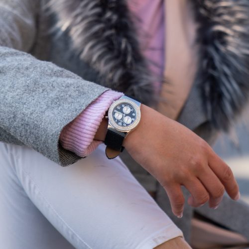 Montre femme chronographe avec cadran fibre de carbone et bracelet cuir de galuchat